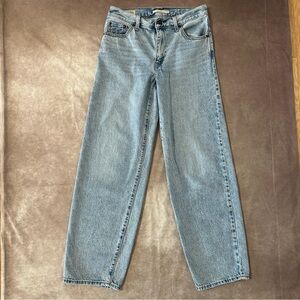 Levi's High Rise Straight Jeans in Light Blue Wash